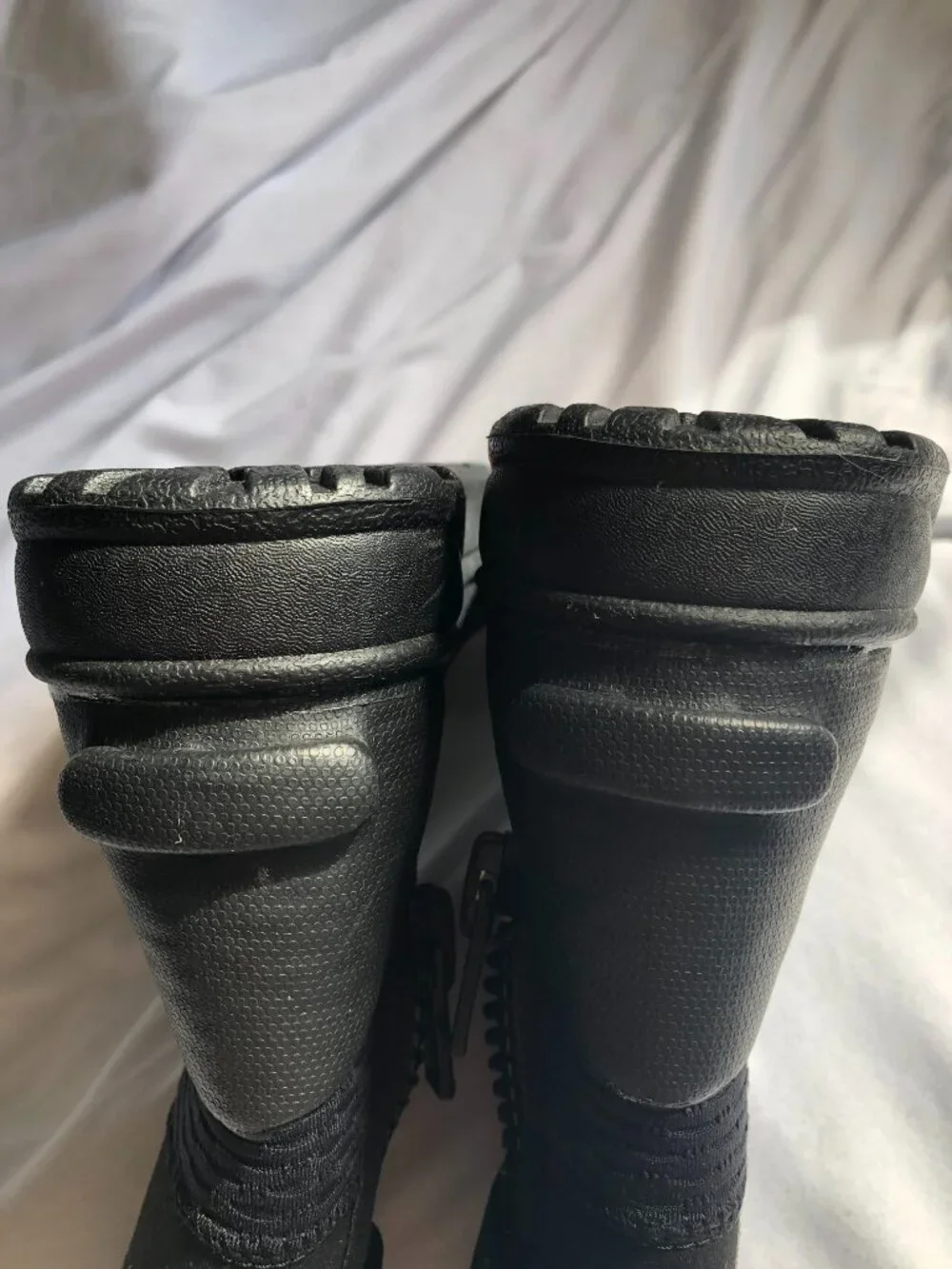 NWT BARE 7MM Ultrawarmth With OMNIRED Technology Dive Boots Size 6 UNISEX